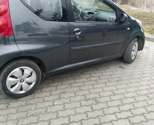 Серый Пежо 107, объемом двигателя 1 л и пробегом 112 тыс. км за 4200 $, фото 9 на Automoto.ua