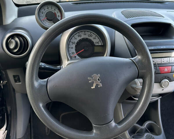 Серый Пежо 107, объемом двигателя 1 л и пробегом 94 тыс. км за 4200 $, фото 9 на Automoto.ua