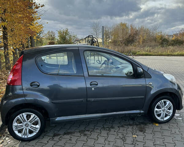 Серый Пежо 107, объемом двигателя 1 л и пробегом 94 тыс. км за 4200 $, фото 12 на Automoto.ua