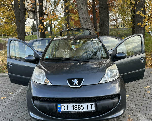 Серый Пежо 107, объемом двигателя 1 л и пробегом 94 тыс. км за 4200 $, фото 1 на Automoto.ua