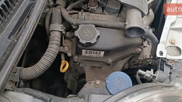 Серый Пежо 107, объемом двигателя 0.98 л и пробегом 148 тыс. км за 4000 $, фото 15 на Automoto.ua