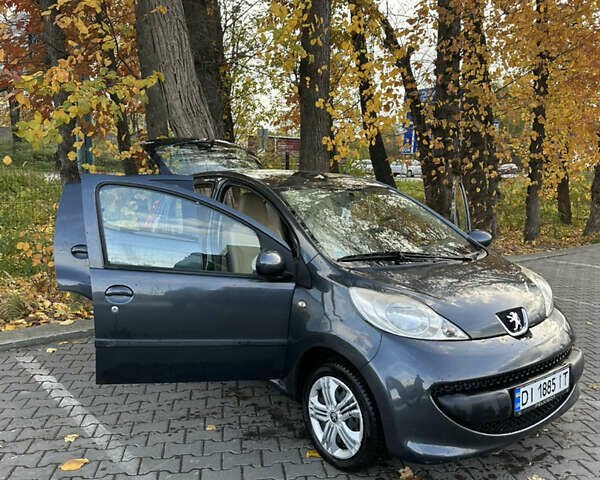 Серый Пежо 107, объемом двигателя 1 л и пробегом 94 тыс. км за 4200 $, фото 2 на Automoto.ua