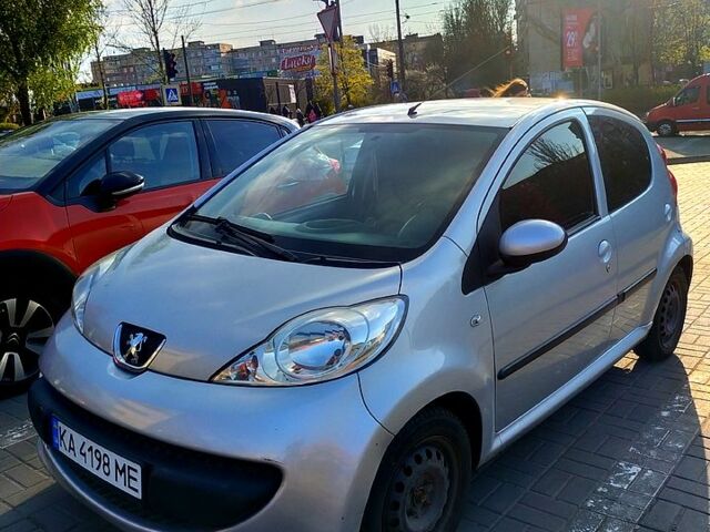 Серый Пежо 107, объемом двигателя 1 л и пробегом 230 тыс. км за 4100 $, фото 2 на Automoto.ua