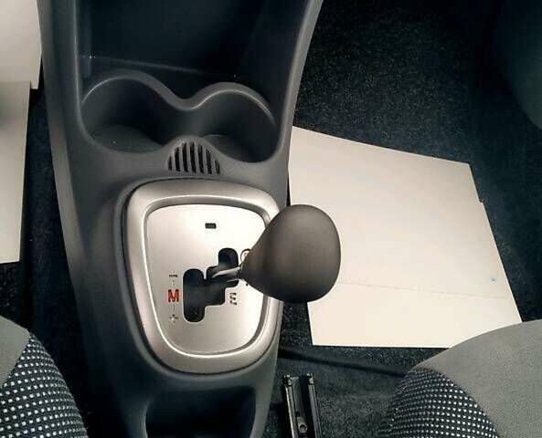 Серый Пежо 107, объемом двигателя 1 л и пробегом 112 тыс. км за 4200 $, фото 15 на Automoto.ua