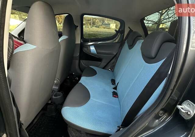 Серый Пежо 107, объемом двигателя 1 л и пробегом 122 тыс. км за 5650 $, фото 15 на Automoto.ua