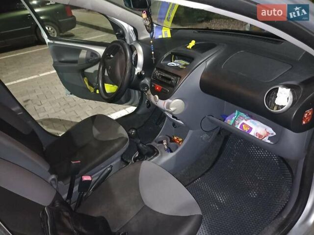 Серый Пежо 107, объемом двигателя 1 л и пробегом 154 тыс. км за 3299 $, фото 17 на Automoto.ua