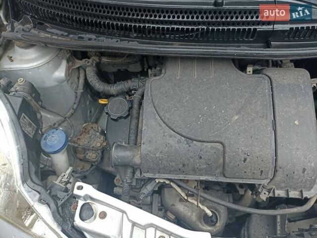 Серый Пежо 107, объемом двигателя 1 л и пробегом 154 тыс. км за 3299 $, фото 18 на Automoto.ua