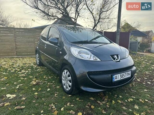 Серый Пежо 107, объемом двигателя 1 л и пробегом 122 тыс. км за 5650 $, фото 3 на Automoto.ua
