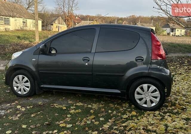 Серый Пежо 107, объемом двигателя 1 л и пробегом 122 тыс. км за 5650 $, фото 8 на Automoto.ua