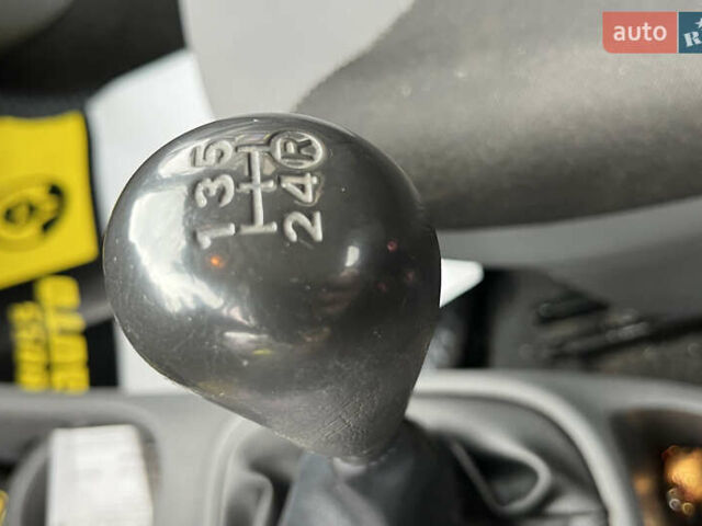 Серый Пежо 107, объемом двигателя 1 л и пробегом 154 тыс. км за 3500 $, фото 14 на Automoto.ua