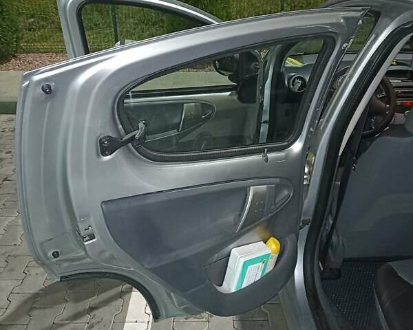 Серый Пежо 107, объемом двигателя 1 л и пробегом 154 тыс. км за 3299 $, фото 15 на Automoto.ua