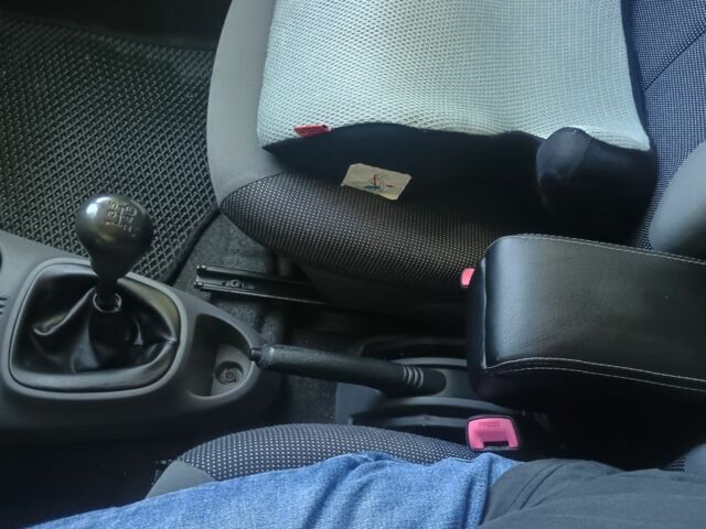 Сірий Пежо 107, об'ємом двигуна 1 л та пробігом 166 тис. км за 4499 $, фото 5 на Automoto.ua