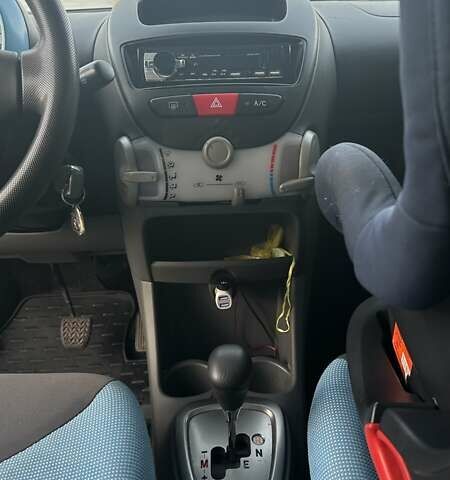 Серый Пежо 107, объемом двигателя 1 л и пробегом 122 тыс. км за 5650 $, фото 14 на Automoto.ua