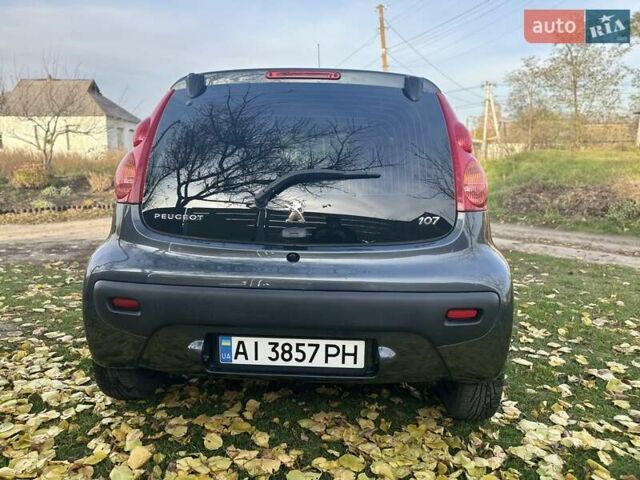 Серый Пежо 107, объемом двигателя 1 л и пробегом 122 тыс. км за 5650 $, фото 6 на Automoto.ua