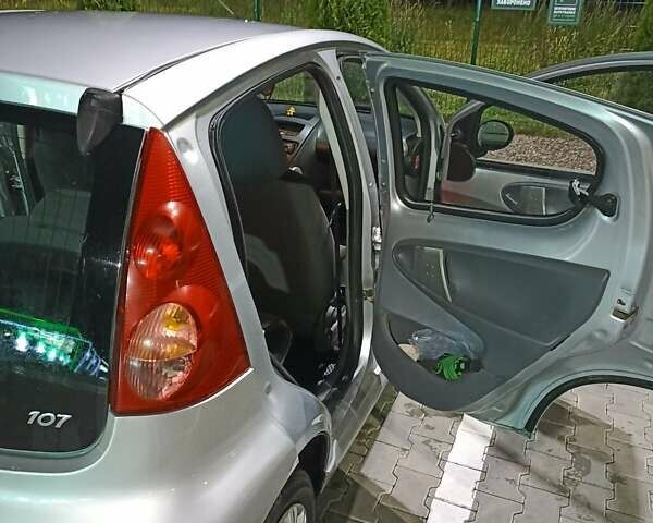 Серый Пежо 107, объемом двигателя 1 л и пробегом 154 тыс. км за 3299 $, фото 11 на Automoto.ua