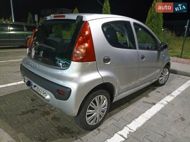 Серый Пежо 107, объемом двигателя 1 л и пробегом 154 тыс. км за 3299 $, фото 5 на Automoto.ua