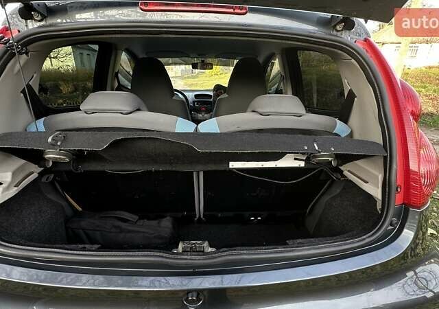 Серый Пежо 107, объемом двигателя 1 л и пробегом 122 тыс. км за 5650 $, фото 17 на Automoto.ua