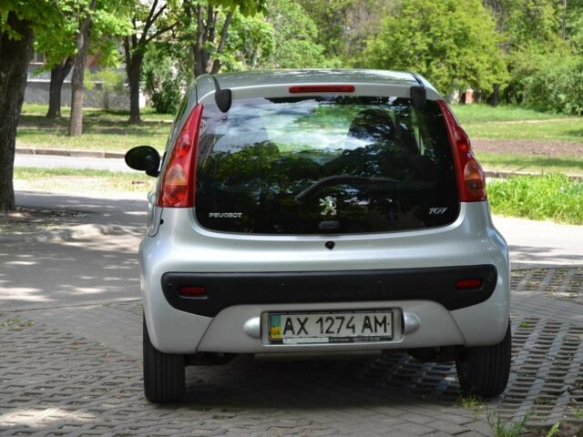 Серый Пежо 107, объемом двигателя 1 л и пробегом 146 тыс. км за 4700 $, фото 2 на Automoto.ua
