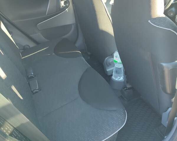 Сірий Пежо 107, об'ємом двигуна 1 л та пробігом 105 тис. км за 5300 $, фото 1 на Automoto.ua