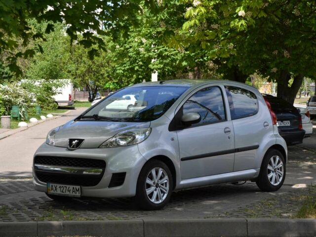 Серый Пежо 107, объемом двигателя 1 л и пробегом 146 тыс. км за 4700 $, фото 11 на Automoto.ua