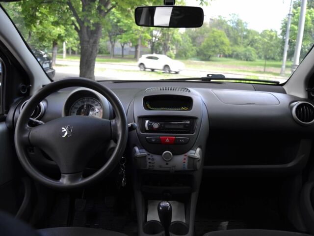 Серый Пежо 107, объемом двигателя 1 л и пробегом 146 тыс. км за 4700 $, фото 6 на Automoto.ua