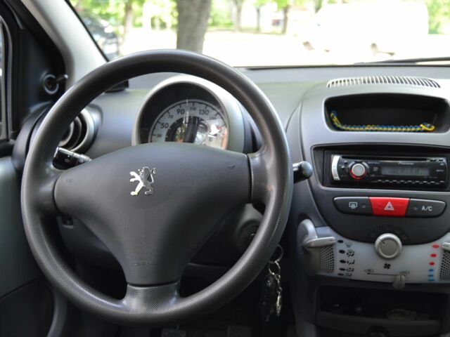 Серый Пежо 107, объемом двигателя 1 л и пробегом 146 тыс. км за 4700 $, фото 7 на Automoto.ua