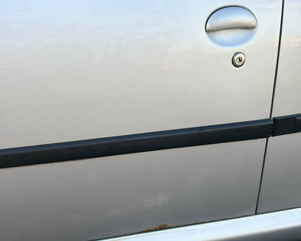 Серый Пежо 107, объемом двигателя 1 л и пробегом 187 тыс. км за 5500 $, фото 13 на Automoto.ua