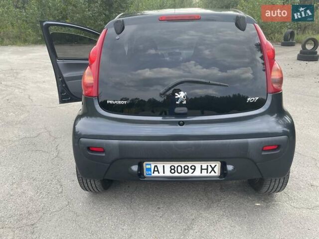 Серый Пежо 107, объемом двигателя 1 л и пробегом 159 тыс. км за 4200 $, фото 5 на Automoto.ua