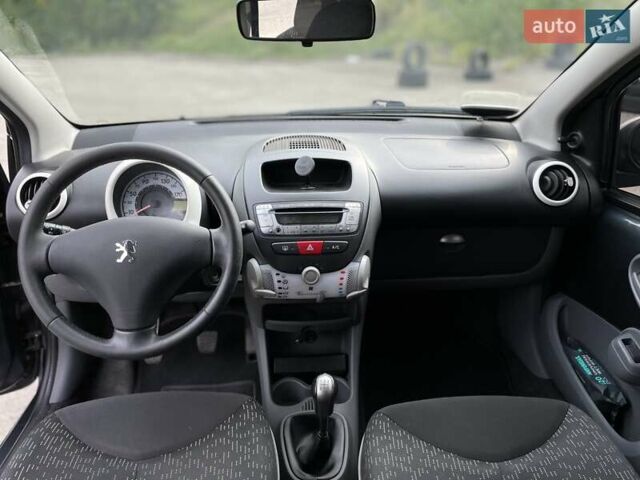 Серый Пежо 107, объемом двигателя 1 л и пробегом 159 тыс. км за 4200 $, фото 6 на Automoto.ua
