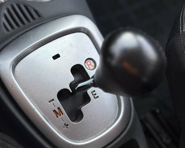 Серый Пежо 107, объемом двигателя 1 л и пробегом 187 тыс. км за 5500 $, фото 7 на Automoto.ua