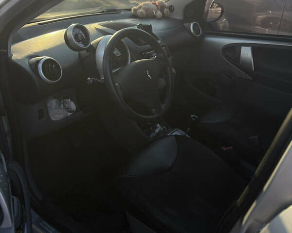 Серый Пежо 107, объемом двигателя 1 л и пробегом 187 тыс. км за 5500 $, фото 3 на Automoto.ua