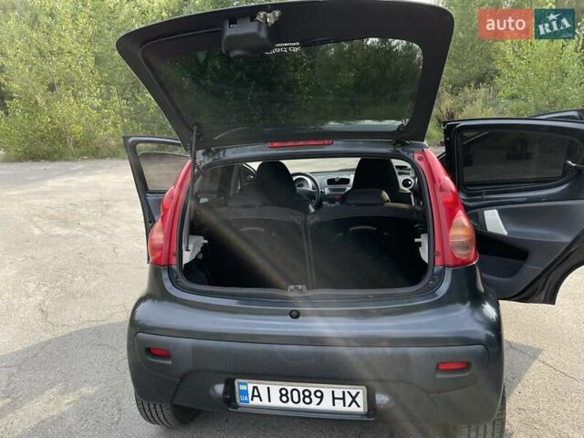 Серый Пежо 107, объемом двигателя 1 л и пробегом 159 тыс. км за 4200 $, фото 10 на Automoto.ua