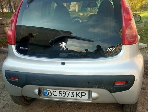Серый Пежо 107, объемом двигателя 1 л и пробегом 75 тыс. км за 5800 $, фото 2 на Automoto.ua