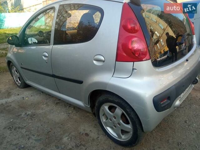 Серый Пежо 107, объемом двигателя 1 л и пробегом 75 тыс. км за 5800 $, фото 1 на Automoto.ua