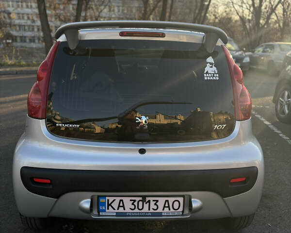 Серый Пежо 107, объемом двигателя 1 л и пробегом 187 тыс. км за 5500 $, фото 4 на Automoto.ua