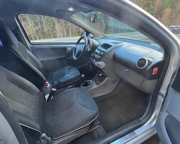 Серый Пежо 107, объемом двигателя 1 л и пробегом 210 тыс. км за 4200 $, фото 9 на Automoto.ua