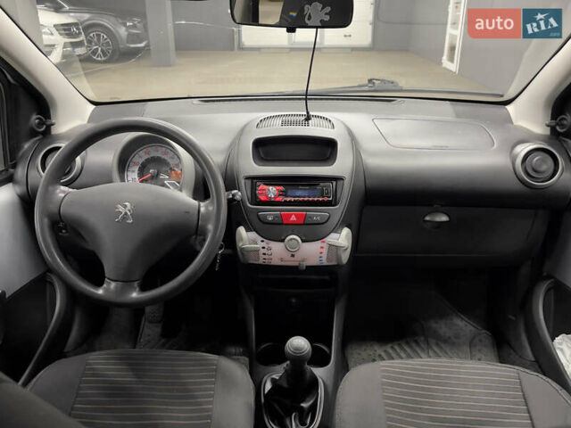 Сірий Пежо 107, об'ємом двигуна 1 л та пробігом 76 тис. км за 5500 $, фото 15 на Automoto.ua