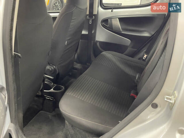 Сірий Пежо 107, об'ємом двигуна 1 л та пробігом 76 тис. км за 5500 $, фото 10 на Automoto.ua