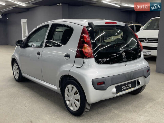Сірий Пежо 107, об'ємом двигуна 1 л та пробігом 76 тис. км за 5500 $, фото 2 на Automoto.ua