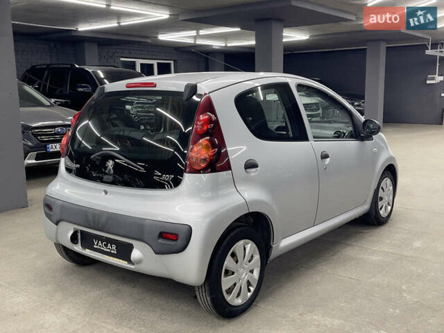 Сірий Пежо 107, об'ємом двигуна 1 л та пробігом 76 тис. км за 5500 $, фото 4 на Automoto.ua