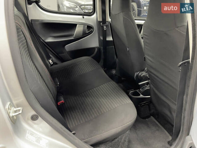 Сірий Пежо 107, об'ємом двигуна 1 л та пробігом 76 тис. км за 5500 $, фото 11 на Automoto.ua