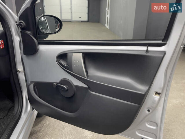 Сірий Пежо 107, об'ємом двигуна 1 л та пробігом 76 тис. км за 5500 $, фото 13 на Automoto.ua