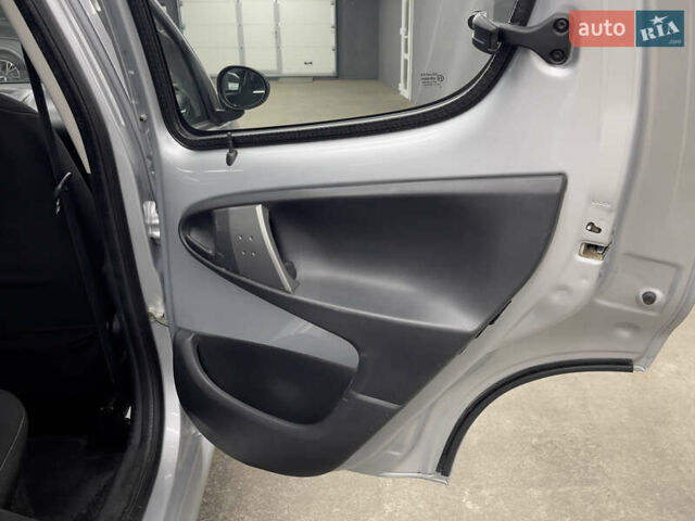 Сірий Пежо 107, об'ємом двигуна 1 л та пробігом 76 тис. км за 5500 $, фото 12 на Automoto.ua