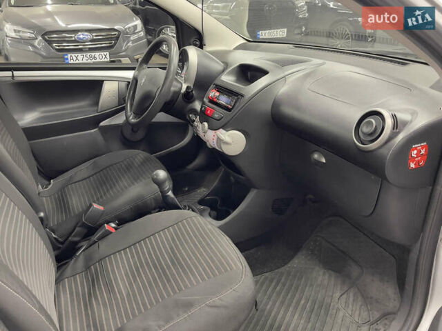 Сірий Пежо 107, об'ємом двигуна 1 л та пробігом 76 тис. км за 5500 $, фото 14 на Automoto.ua