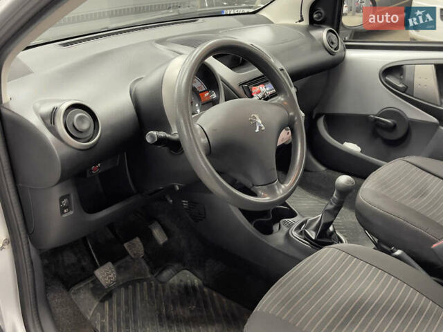 Сірий Пежо 107, об'ємом двигуна 1 л та пробігом 76 тис. км за 5500 $, фото 7 на Automoto.ua