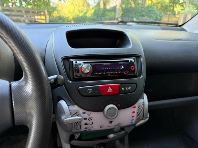 Синий Пежо 107, объемом двигателя 1 л и пробегом 207 тыс. км за 4490 $, фото 12 на Automoto.ua