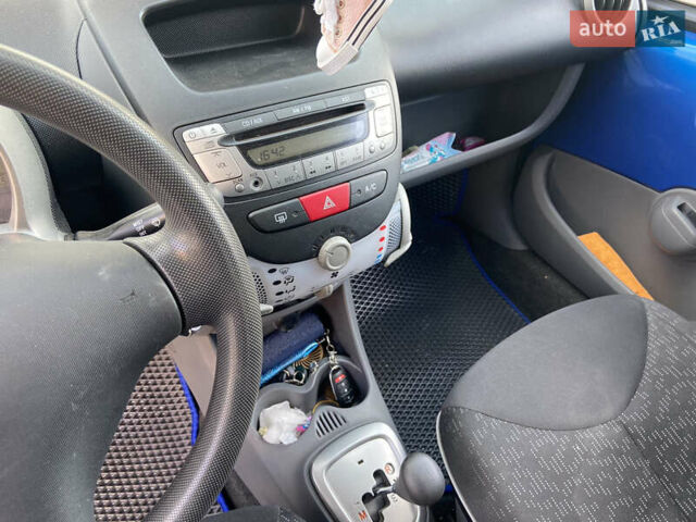 Синий Пежо 107, объемом двигателя 1 л и пробегом 67 тыс. км за 5999 $, фото 7 на Automoto.ua