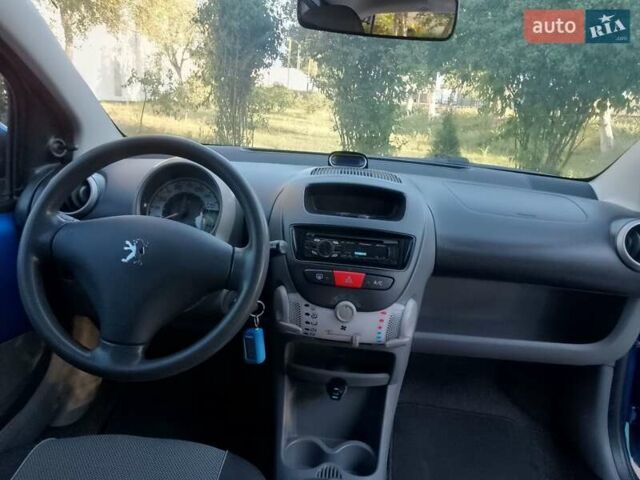 Синий Пежо 107, объемом двигателя 1 л и пробегом 114 тыс. км за 5300 $, фото 24 на Automoto.ua