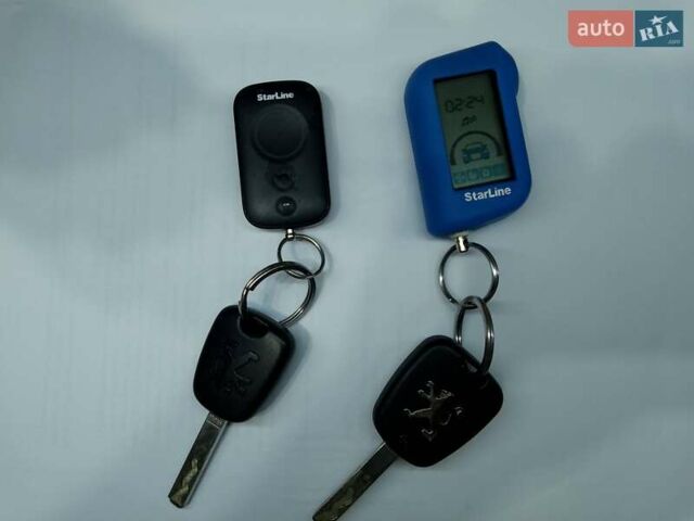 Синий Пежо 107, объемом двигателя 1 л и пробегом 114 тыс. км за 5300 $, фото 13 на Automoto.ua