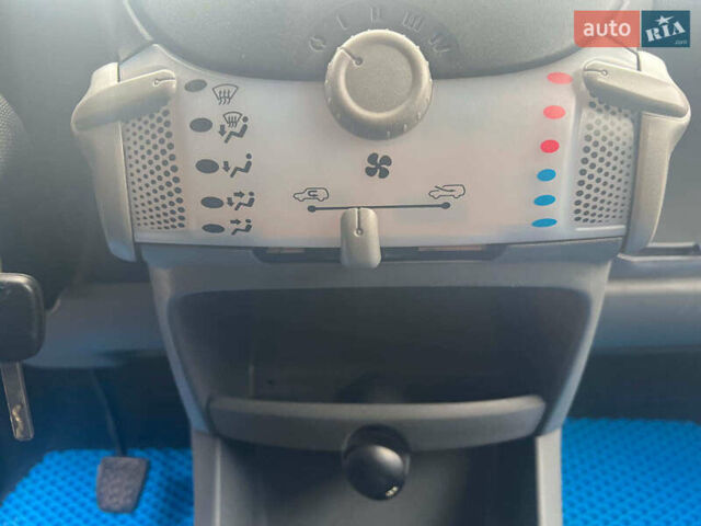 Синий Пежо 107, объемом двигателя 1 л и пробегом 96 тыс. км за 5440 $, фото 20 на Automoto.ua